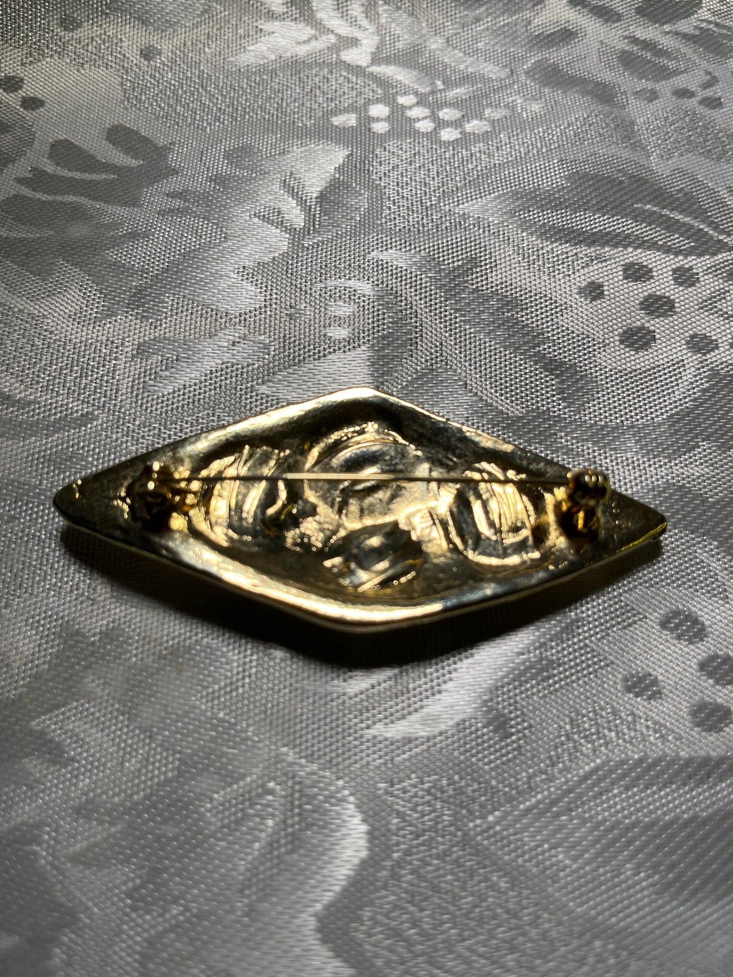 C# 5 90s Gold-tone Mogul brooch.