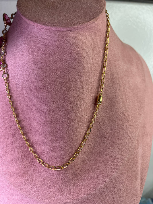 C#10 One of a kind 14” gold-tone necklace. Sample peice made by high end jewelry factory in Rode Island.  Never produced or circulated to the public