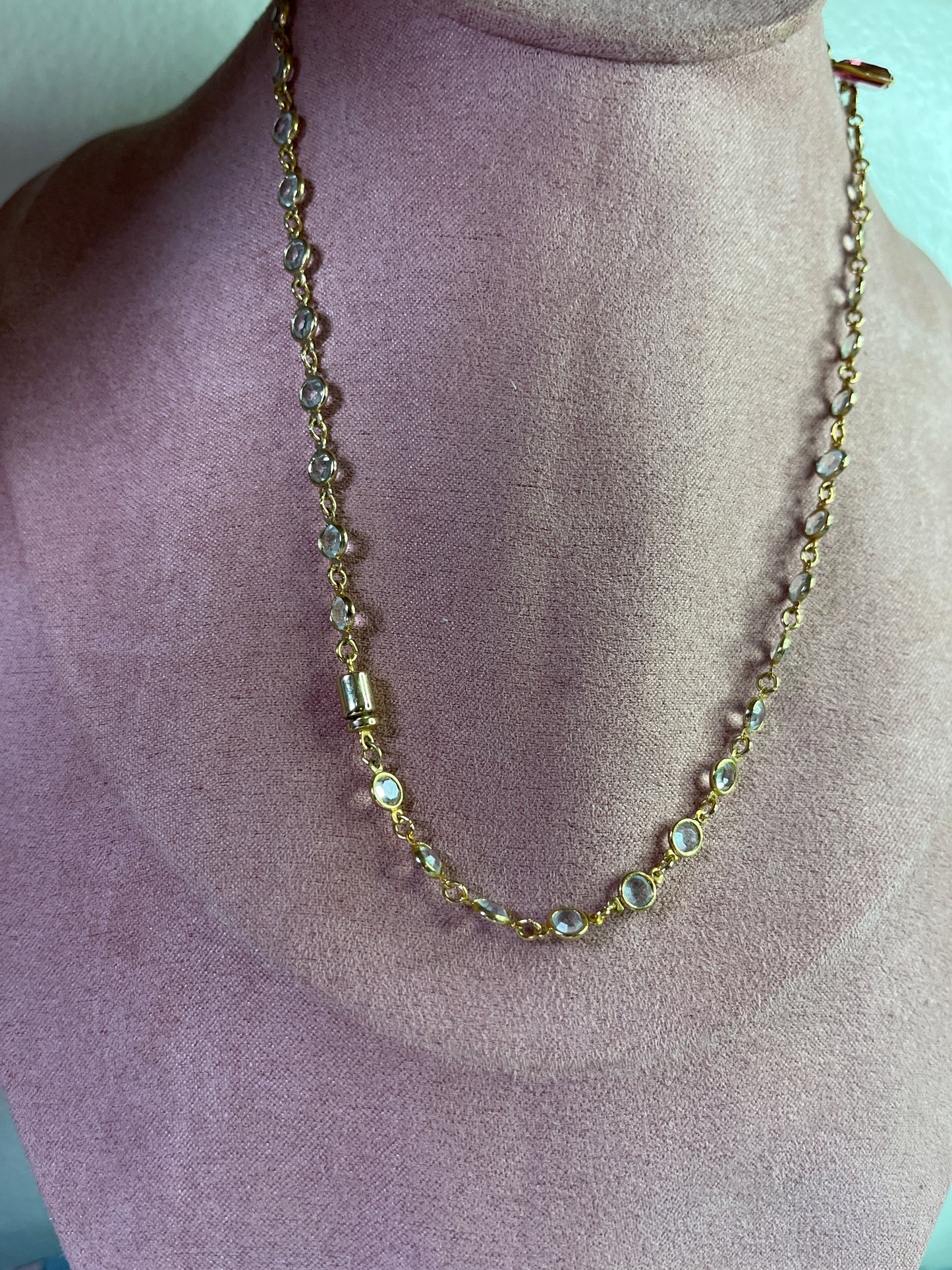 C#9 One of a kind 16” delicate glass beautiful heart necklace. It’s a sample that was never circulated or produced by a high end jewelry manufacturer in Rode Island.Simply gorgeous.