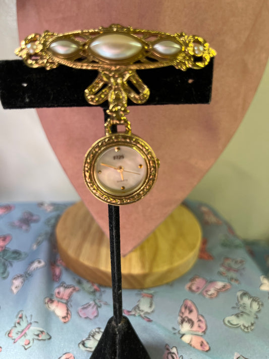 C#6 1928 brand Gold-tone brooch mother of pearl face watch